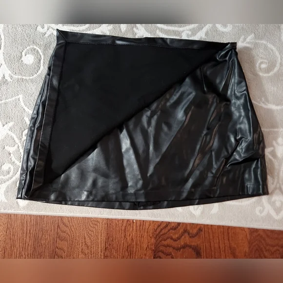 Abercrombie Black Leather Wrap Skort - Picture 3 of 4